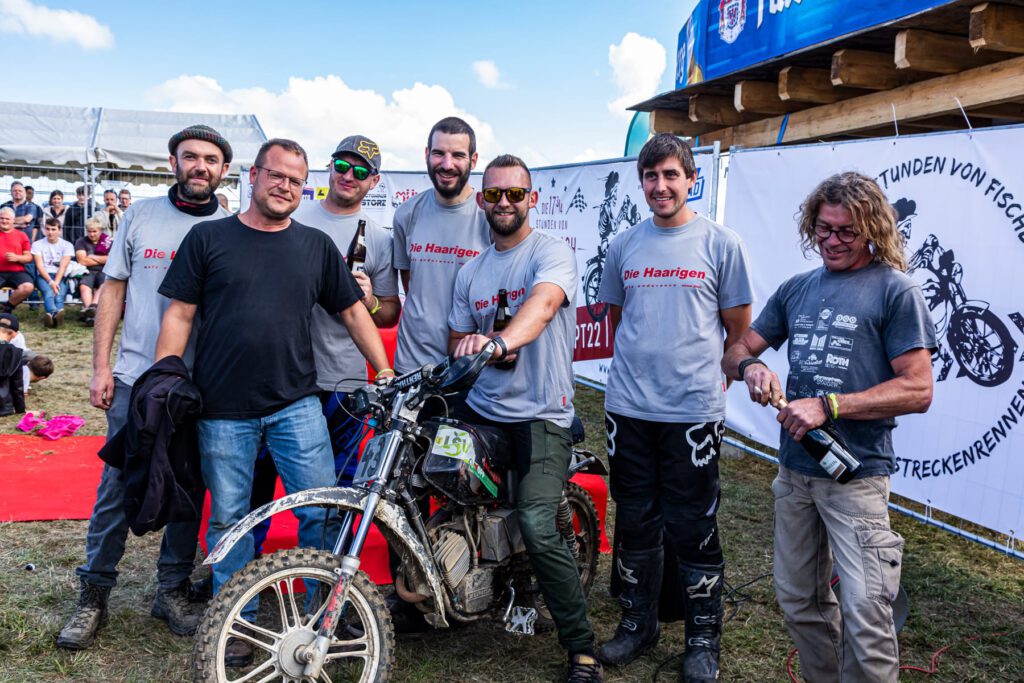 gruppenbild-1024x683 Team-Steckbrief 2026 - Die Haarigen